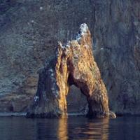 Скала Золотые ворота (Коктебель, Крым): описание, легенда, экскурсия по морю Арка из скал в крыму